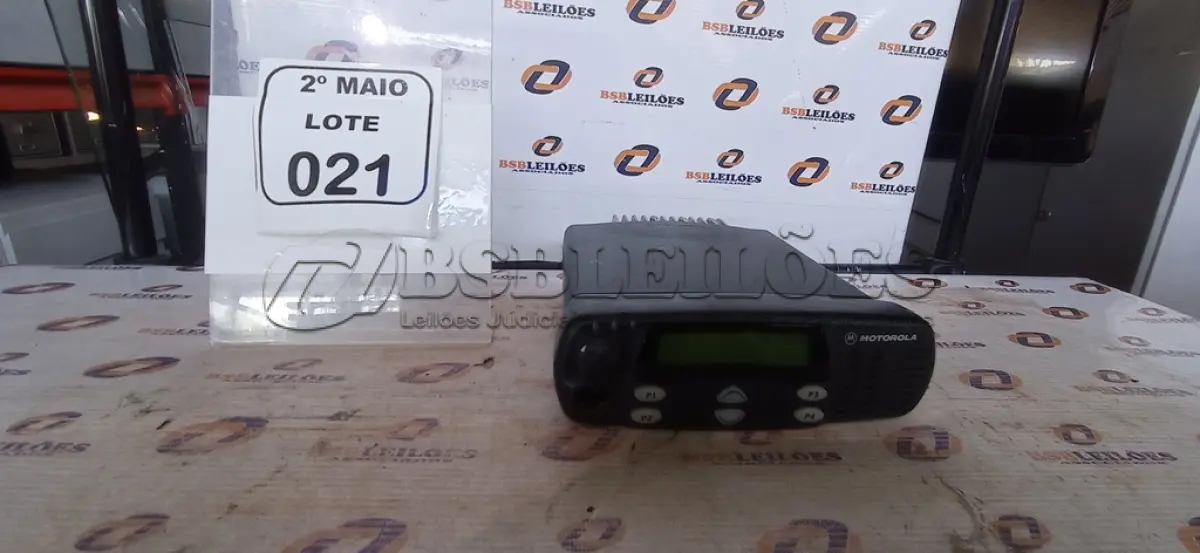 LOTE 021 - 01 RADIO MÓVEL PROFISSIONAL MODELO PRO5100 MARCA MOTOROLA. (NO ESTADO) ATENÇÃO! FAZER A VISITAÇÃO ANTES DE ARREMATAR, NÃO SABEMOS SE FUNCIONA, LEILÃO NÃO TEM GARANTIA E NEM DEVOLUÇÃO, SUJEITO A POSSÍVEIS AVARIAS VISÍVEIS/OCULTAS E/OU AUSÊNCIA DE COMPONENTES.