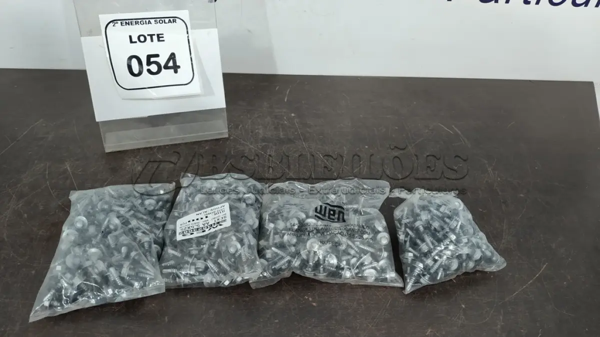 LOTE 054 - 01 CAIXA COM PARAFUSOS SEXTAVADOS AUTO BROCANTE 5.5X25. (NO ESTADO) ATENÇÃO! FAZER A VISITAÇÃO ANTES DE ARREMATAR, NÃO SABEMOS SE FUNCIONA, LEILÃO NÃO TEM GARANTIA E NEM DEVOLUÇÃO, SUJEITO A POSSÍVEIS AVARIAS VISÍVEIS/OCULTAS E/OU AUSÊNCIA DE COMPONENTES.