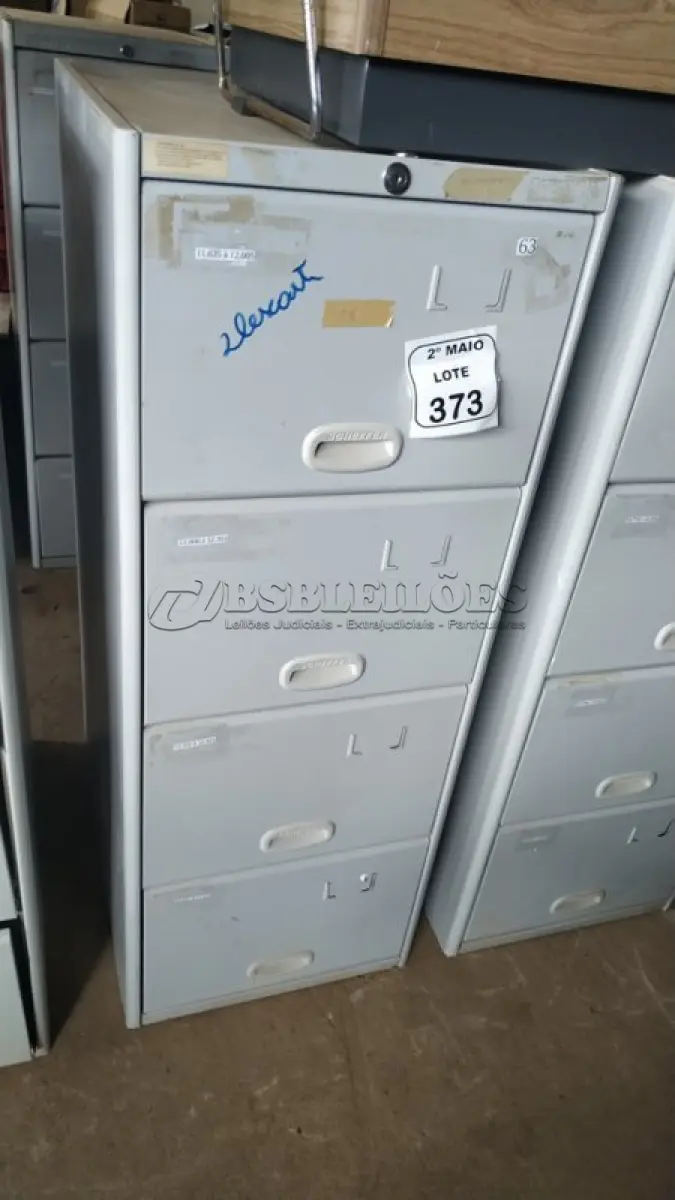 LOTE 373 - 01 ARQUIVO DE AÇO COM 04 GAVETAS. (NO ESTADO) ATENÇÃO! FAZER A VISITAÇÃO ANTES DE ARREMATAR, NÃO SABEMOS SE FUNCIONA, LEILÃO NÃO TEM GARANTIA E NEM DEVOLUÇÃO, SUJEITO A POSSÍVEIS AVARIAS VISÍVEIS/OCULTAS E/OU AUSÊNCIA DE COMPONENTES.