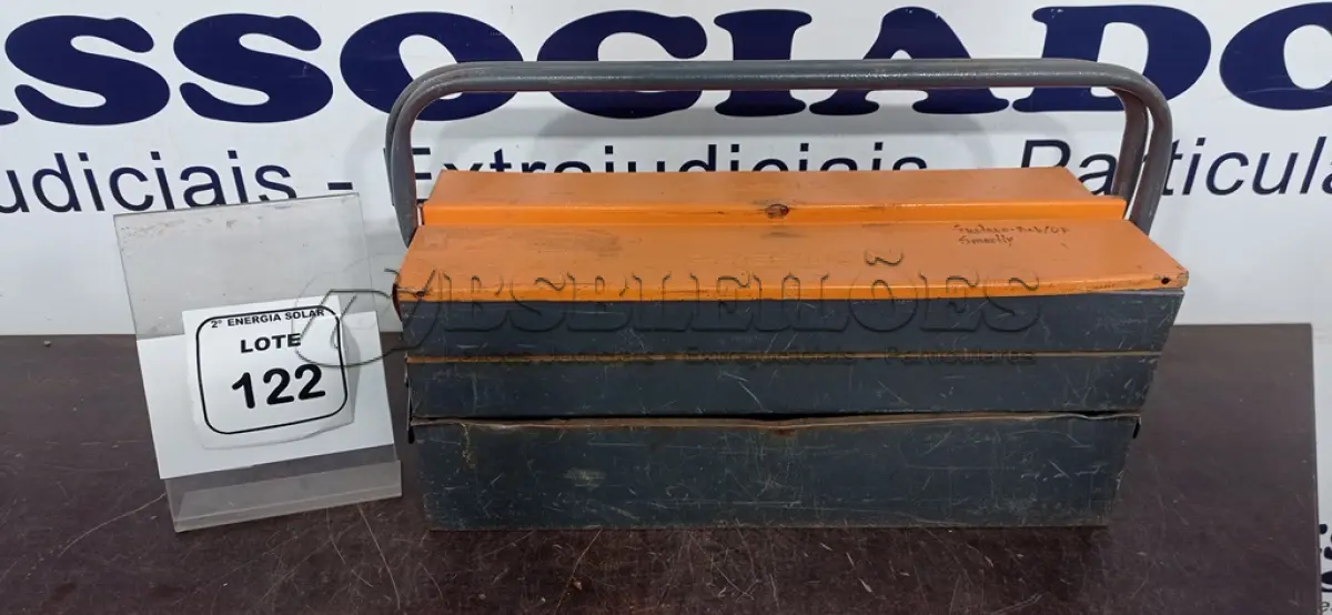 LOTE 122 - 01 MALETA PARA FERRAMENTAS. (NO ESTADO) ATENÇÃO! FAZER A VISITAÇÃO ANTES DE ARREMATAR, NÃO SABEMOS SE FUNCIONA, LEILÃO NÃO TEM GARANTIA E NEM DEVOLUÇÃO, SUJEITO A POSSÍVEIS AVARIAS VISÍVEIS/OCULTAS E/OU AUSÊNCIA DE COMPONENTES.