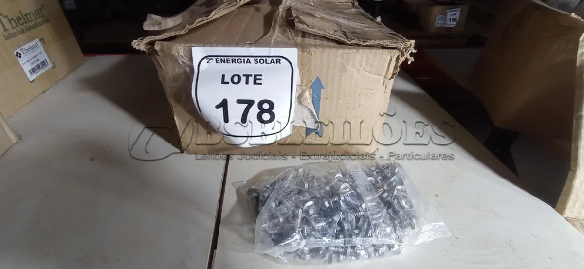 LOTE 178 - 01 CAIXA COM PARAFUSOS SEXTAVADOS AUTO BROCANTE 5.5X25. (NO ESTADO) ATENÇÃO! FAZER A VISITAÇÃO ANTES DE ARREMATAR, NÃO SABEMOS SE FUNCIONA, LEILÃO NÃO TEM GARANTIA E NEM DEVOLUÇÃO, SUJEITO A POSSÍVEIS AVARIAS VISÍVEIS/OCULTAS E/OU AUSÊNCIA DE COMPONENTES.