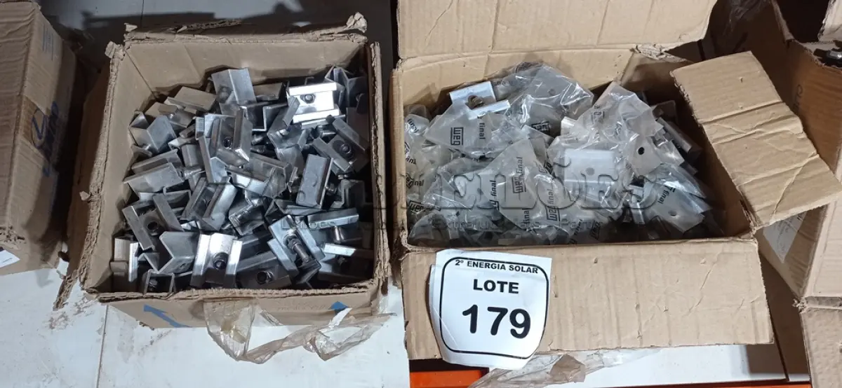 LOTE 179 - 01 CAIXA COM PARAFUSOS SEXTAVADOS AUTO BROCANTE 5.5X25. (NO ESTADO) ATENÇÃO! FAZER A VISITAÇÃO ANTES DE ARREMATAR, NÃO SABEMOS SE FUNCIONA, LEILÃO NÃO TEM GARANTIA E NEM DEVOLUÇÃO, SUJEITO A POSSÍVEIS AVARIAS VISÍVEIS/OCULTAS E/OU AUSÊNCIA DE COMPONENTES.