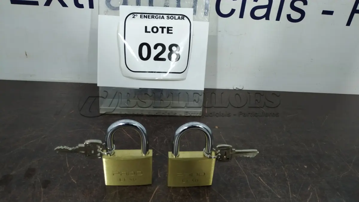 LOTE 028 - 02 CADEADOS DE LATÃO PADO 50MM. (NO ESTADO) ATENÇÃO! FAZER A VISITAÇÃO ANTES DE ARREMATAR, NÃO SABEMOS SE FUNCIONA, LEILÃO NÃO TEM GARANTIA E NEM DEVOLUÇÃO, SUJEITO A POSSÍVEIS AVARIAS VISÍVEIS/OCULTAS E/OU AUSÊNCIA DE COMPONENTES.