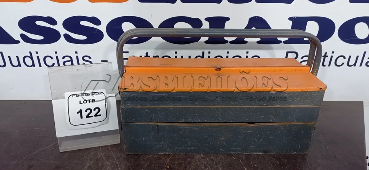 LOTE 122 - 01 MALETA PARA FERRAMENTAS. (NO ESTADO) ATENÇÃO! FAZER A VISITAÇÃO ANTES DE ARREMATAR, NÃO SABEMOS SE FUNCIONA, LEILÃO NÃO TEM GARANTIA E NEM DEVOLUÇÃO, SUJEITO A POSSÍVEIS AVARIAS VISÍVEIS/OCULTAS E/OU AUSÊNCIA DE COMPONENTES.