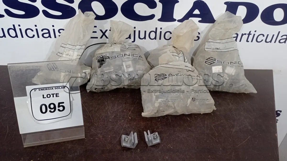 LOTE 095 - 01 SACO COM CONECTOR DE GRAMPO FINAL. (NO ESTADO) ATENÇÃO! FAZER A VISITAÇÃO ANTES DE ARREMATAR, NÃO SABEMOS SE FUNCIONA, LEILÃO NÃO TEM GARANTIA E NEM DEVOLUÇÃO, SUJEITO A POSSÍVEIS AVARIAS VISÍVEIS/OCULTAS E/OU AUSÊNCIA DE COMPONENTES.