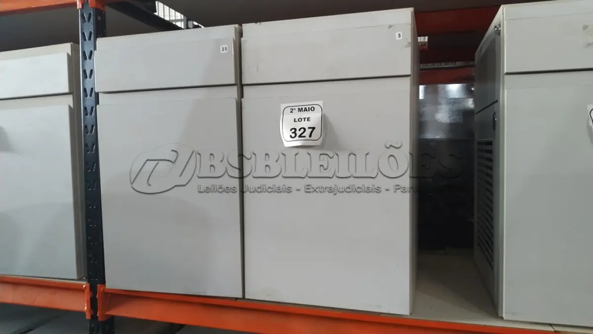 LOTE 327 - 02 ARMÁRIOS PARA CPU COM 01 PORTA E 01 GAVETA. (NO ESTADO) ATENÇÃO! FAZER A VISITAÇÃO ANTES DE ARREMATAR, NÃO SABEMOS SE FUNCIONA, LEILÃO NÃO TEM GARANTIA E NEM DEVOLUÇÃO, SUJEITO A POSSÍVEIS AVARIAS VISÍVEIS/OCULTAS E/OU AUSÊNCIA DE COMPONENTES.