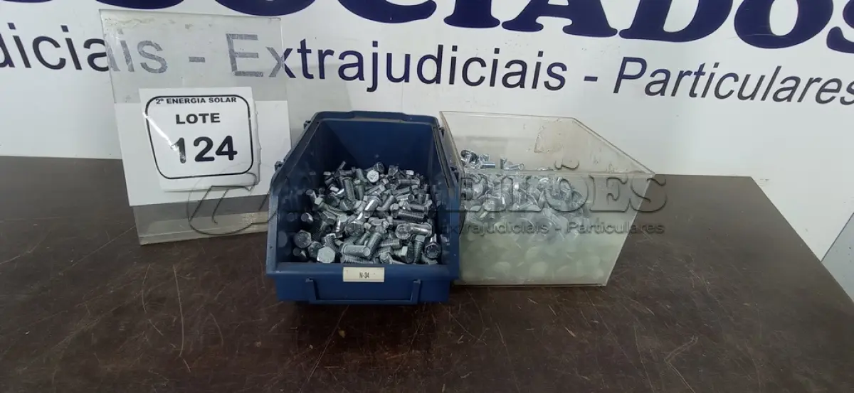 LOTE 124 - 01 LOTE COM PARAFUSOS DIVERSOS. (NO ESTADO) ATENÇÃO! FAZER A VISITAÇÃO ANTES DE ARREMATAR, NÃO SABEMOS SE FUNCIONA, LEILÃO NÃO TEM GARANTIA E NEM DEVOLUÇÃO, SUJEITO A POSSÍVEIS AVARIAS VISÍVEIS/OCULTAS E/OU AUSÊNCIA DE COMPONENTES.
