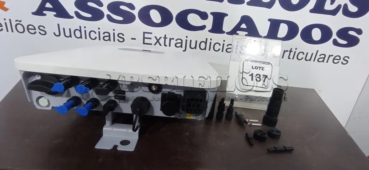 LOTE 137 - 01 INVERSOR SOLAR SIW300H M020 L1 INVERTE. (NOVO).  (NO ESTADO) ATENÇÃO! FAZER A VISITAÇÃO ANTES DE ARREMATAR, NÃO SABEMOS SE FUNCIONA, LEILÃO NÃO TEM GARANTIA E NEM DEVOLUÇÃO, SUJEITO A POSSÍVEIS AVARIAS VISÍVEIS/OCULTAS E/OU AUSÊNCIA DE COMPONENTES.