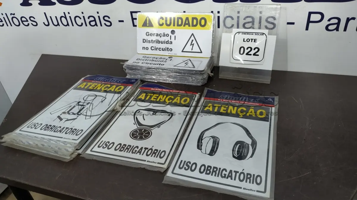 LOTE 022 - 01 LOTE COM PLACAS SINALIZADORAS. (NO ESTADO) ATENÇÃO! FAZER A VISITAÇÃO ANTES DE ARREMATAR, NÃO SABEMOS SE FUNCIONA, LEILÃO NÃO TEM GARANTIA E NEM DEVOLUÇÃO, SUJEITO A POSSÍVEIS AVARIAS VISÍVEIS/OCULTAS E/OU