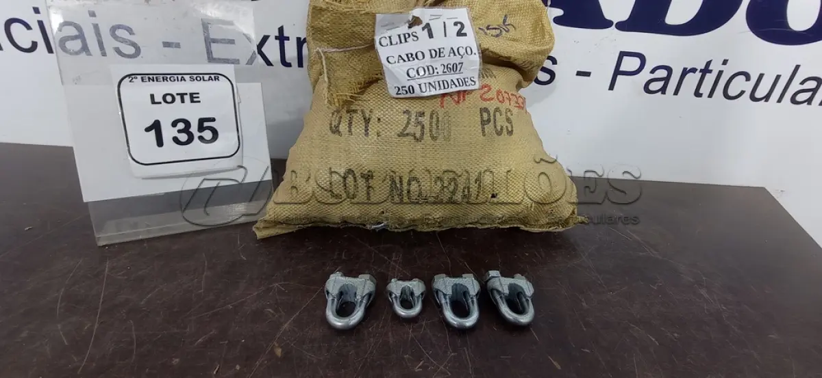LOTE 135 - 01 LOTE COM CLIPS PARA CABO DE AÇO. (NO ESTADO) ATENÇÃO! FAZER A VISITAÇÃO ANTES DE ARREMATAR, NÃO SABEMOS SE FUNCIONA, LEILÃO NÃO TEM GARANTIA E NEM DEVOLUÇÃO, SUJEITO A POSSÍVEIS AVARIAS VISÍVEIS/OCULTAS E/OU AUSÊNCIA DE COMPONENTES.