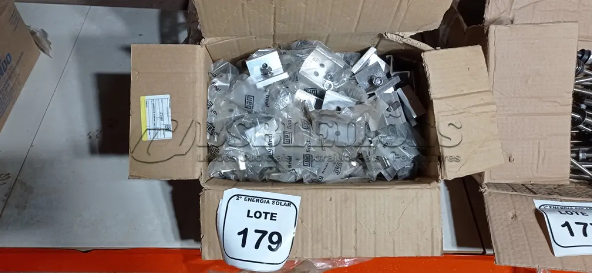 LOTE 179 - 01 CAIXA COM PARAFUSOS SEXTAVADOS AUTO BROCANTE 5.5X25. (NO ESTADO) ATENÇÃO! FAZER A VISITAÇÃO ANTES DE ARREMATAR, NÃO SABEMOS SE FUNCIONA, LEILÃO NÃO TEM GARANTIA E NEM DEVOLUÇÃO, SUJEITO A POSSÍVEIS AVARIAS VISÍVEIS/OCULTAS E/OU AUSÊNCIA DE COMPONENTES.