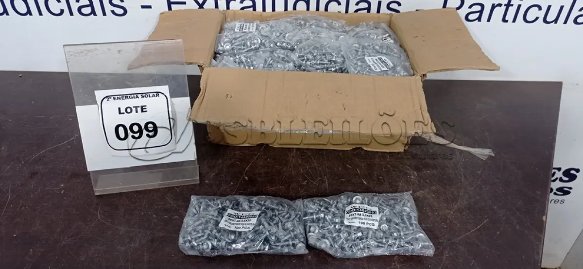 LOTE 099 - 01 CAIXA COM PARAFUSOS SEXTAVADOS AUTO BROCANTE 5.5X25. (NO ESTADO) ATENÇÃO! FAZER A VISITAÇÃO ANTES DE ARREMATAR, NÃO SABEMOS SE FUNCIONA, LEILÃO NÃO TEM GARANTIA E NEM DEVOLUÇÃO, SUJEITO A POSSÍVEIS AVARIAS VISÍVEIS/OCULTAS E/OU AUSÊNCIA DE COMPONENTES.