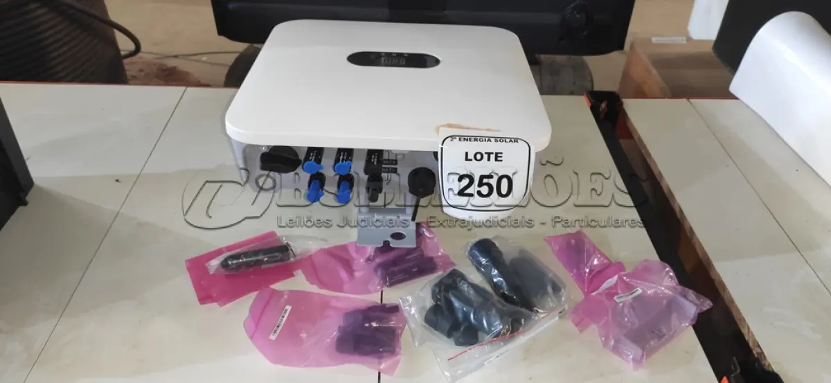 LOTE 250 - 01 INVERSOR SOLAR INVERT SIW300H M020. (NO ESTADO) ATENÇÃO! FAZER A VISITAÇÃO ANTES DE ARREMATAR, NÃO SABEMOS SE FUNCIONA, LEILÃO NÃO TEM GARANTIA E NEM DEVOLUÇÃO, SUJEITO A POSSÍVEIS AVARIAS VISÍVEIS/OCULTAS