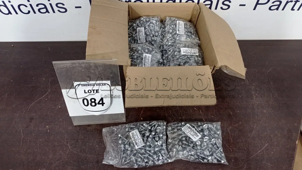 LOTE 084 - 01 CAIXA COM PARAFUSOS SEXTAVADOS AUTO BROCANTE 5.5X25. (NO ESTADO) ATENÇÃO! FAZER A VISITAÇÃO ANTES DE ARREMATAR, NÃO SABEMOS SE FUNCIONA, LEILÃO NÃO TEM GARANTIA E NEM DEVOLUÇÃO, SUJEITO A POSSÍVEIS AVARIAS VISÍVEIS/OCULTAS E/OU AUSÊNCIA DE COMPONENTES.