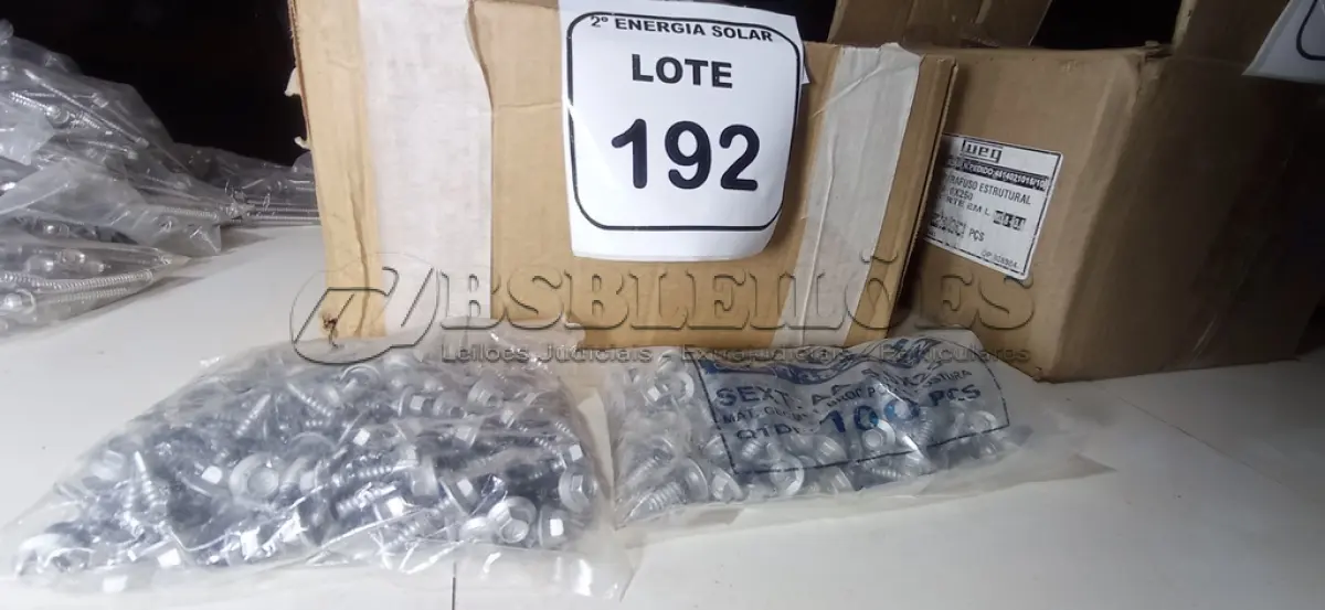 LOTE 192 - 01 CAIXA COM PARAFUSOS SEXTAVADOS AUTO BROCANTE 5.5X25. (NO ESTADO) ATENÇÃO! FAZER A VISITAÇÃO ANTES DE ARREMATAR, NÃO SABEMOS SE FUNCIONA, LEILÃO NÃO TEM GARANTIA E NEM DEVOLUÇÃO, SUJEITO A POSSÍVEIS AVARIAS VISÍVEIS/OCULTAS E/OU AUSÊNCIA DE COMPONENTES.