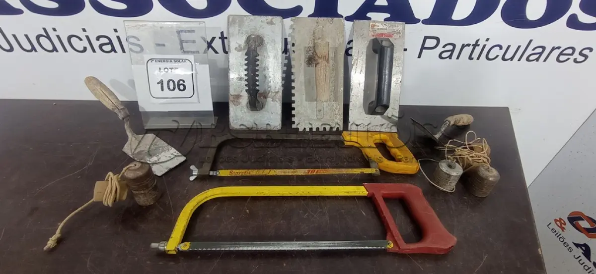 LOTE 106 - 02 ARCOS DE SERRA, 03 DESEMPENADEIRAS DE AÇO, 02 COLHERES DE PEDREIRO E 03 PRUMOS DE MÃO. (NO ESTADO) ATENÇÃO! FAZER A VISITAÇÃO ANTES DE ARREMATAR, NÃO SABEMOS SE FUNCIONA, LEILÃO NÃO TEM GARANTIA E NEM DEVOLUÇÃO, SUJEITO A POSSÍVEIS AVARIAS VISÍVEIS/OCULTAS E/OU AUSÊNCIA DE COMPONENTES.