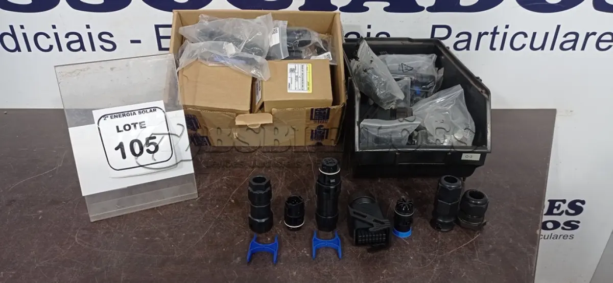 LOTE 105 - 01 LOTE COM CONECTORES SOLAR FOTOVOLTAICO.  (NO ESTADO) ATENÇÃO! FAZER A VISITAÇÃO ANTES DE ARREMATAR, NÃO SABEMOS SE FUNCIONA, LEILÃO NÃO TEM GARANTIA E NEM DEVOLUÇÃO, SUJEITO A POSSÍVEIS AVARIAS VISÍVEIS/OCULTAS E/OU AUSÊNCIA DE COMPONENTES.