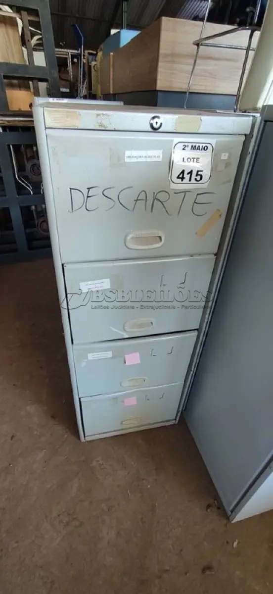 LOTE 415 - 01 ARQUIVO DE AÇO COM 04 GAVETAS. (NO ESTADO) ATENÇÃO! FAZER A VISITAÇÃO ANTES DE ARREMATAR, NÃO SABEMOS SE FUNCIONA, LEILÃO NÃO TEM GARANTIA E NEM DEVOLUÇÃO, SUJEITO A POSSÍVEIS AVARIAS VISÍVEIS/OCULTAS E/OU AUSÊNCIA DE COMPONENTES.