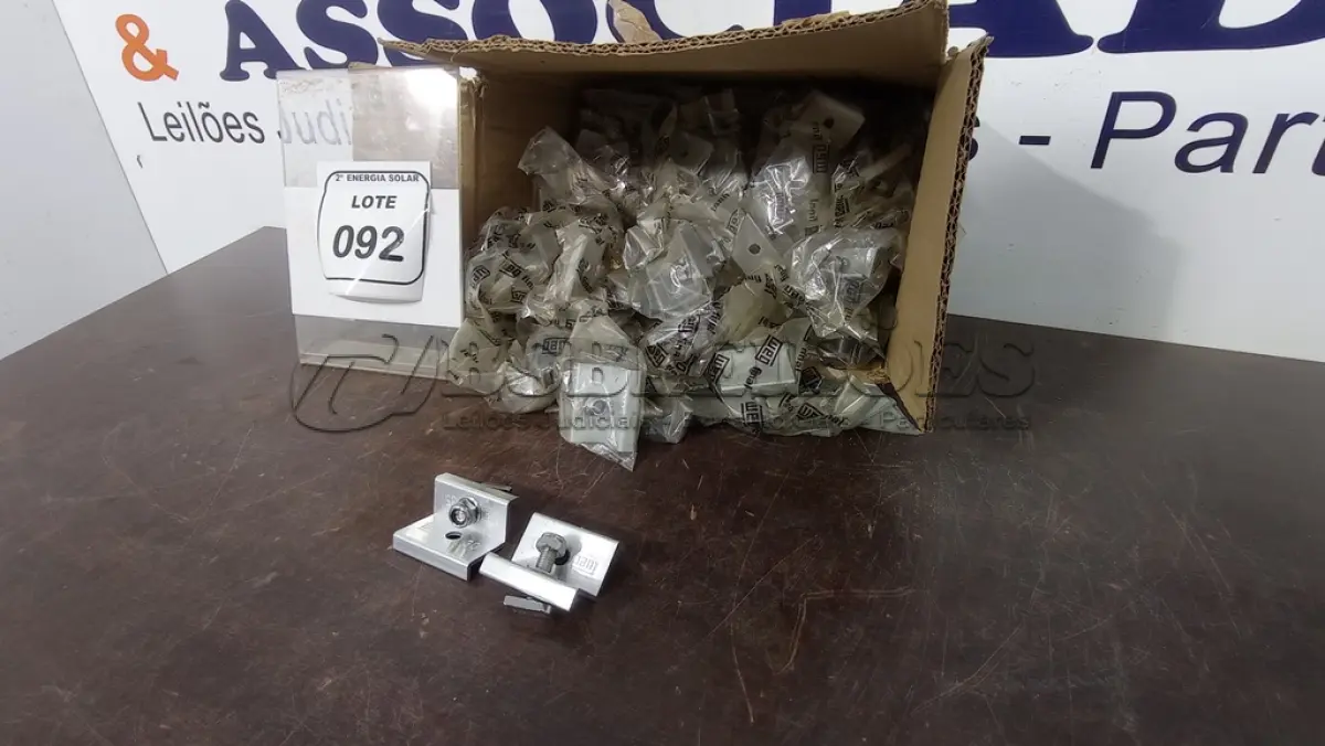 LOTE 092 - 01 LOTE COM GRAMPO FINAL 30-35MM. (NO ESTADO) ATENÇÃO! FAZER A VISITAÇÃO ANTES DE ARREMATAR, NÃO SABEMOS SE FUNCIONA, LEILÃO NÃO TEM GARANTIA E NEM DEVOLUÇÃO, SUJEITO A POSSÍVEIS AVARIAS VISÍVEIS/OCULTAS E/OU AUSÊNCIA DE COMPONENTES.
