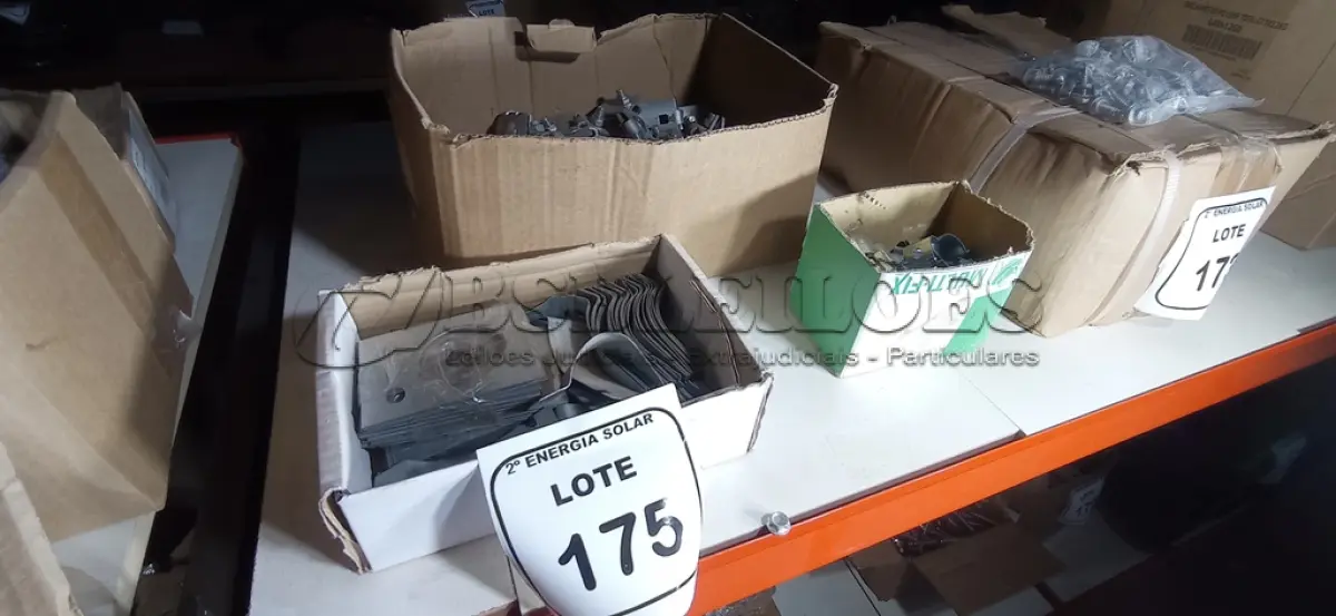 LOTE 175 - 01 LOTE COM GRAMPOS DE FIXAÇÃO. (NO ESTADO) ATENÇÃO! FAZER A VISITAÇÃO ANTES DE ARREMATAR, NÃO SABEMOS SE FUNCIONA, LEILÃO NÃO TEM GARANTIA E NEM DEVOLUÇÃO, SUJEITO A POSSÍVEIS AVARIAS VISÍVEIS/OCULTAS E/OU AUSÊNCIA DE COMPONENTES.