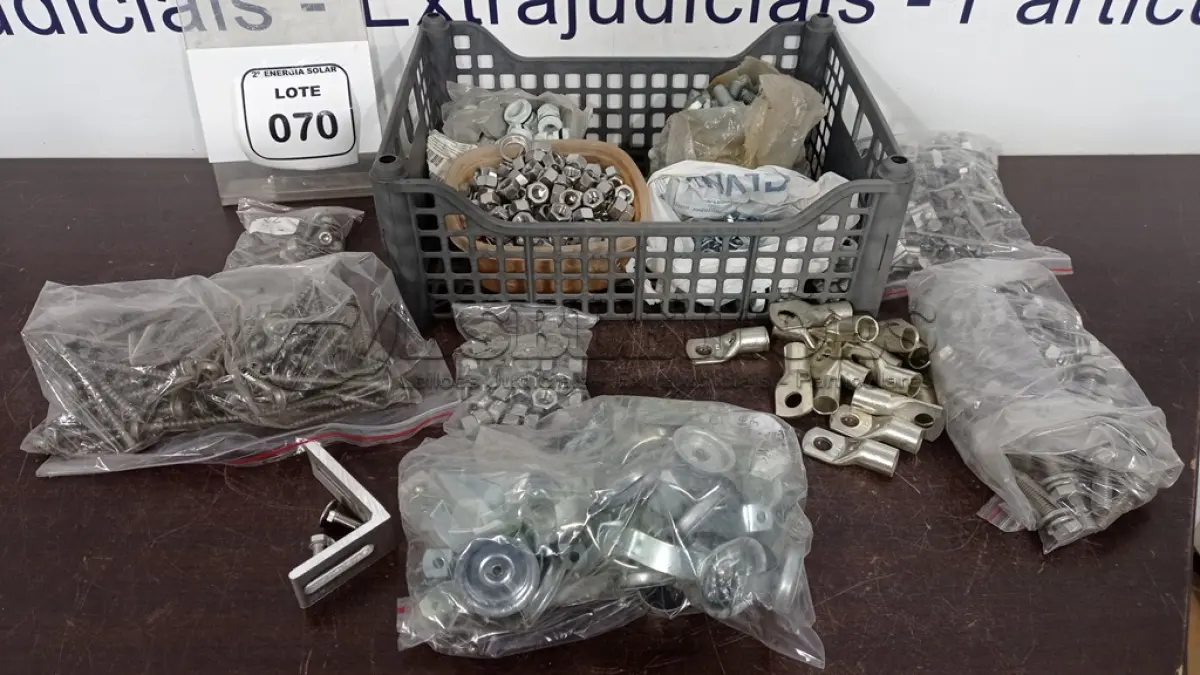 LOTE 070 - 01 LOTE COM PARAFUSOS, PORCAS E TERMINAIS DIVERSOS. (NO ESTADO) ATENÇÃO! FAZER A VISITAÇÃO ANTES DE ARREMATAR, NÃO SABEMOS SE FUNCIONA, LEILÃO NÃO TEM GARANTIA E NEM DEVOLUÇÃO, SUJEITO A POSSÍVEIS AVARIAS VISÍVEIS/OCULTAS E/OU AUSÊNCIA DE COMPONENTES.