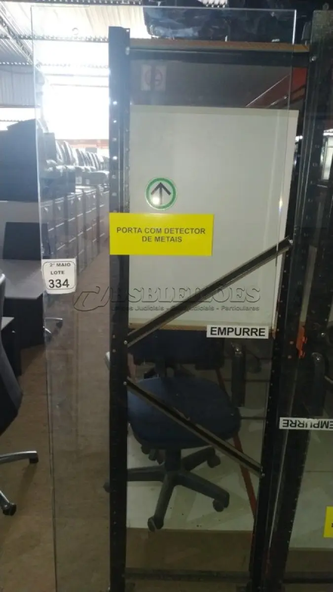 LOTE 334 - 01 PORTA DE VIDRO DE 2,06X0,69. (NO ESTADO) ATENÇÃO! FAZER A VISITAÇÃO ANTES DE ARREMATAR, NÃO SABEMOS SE FUNCIONA, LEILÃO NÃO TEM GARANTIA E NEM DEVOLUÇÃO, SUJEITO A POSSÍVEIS AVARIAS VISÍVEIS/OCULTAS E/OU AUSÊNCIA DE COMPONENTES.