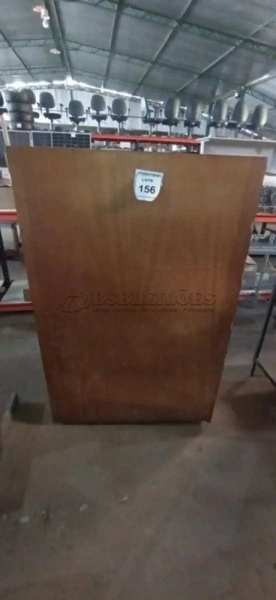 LOTE 156 - 01 ARMÁRIO EM MADEIRA 02 PORTAS E 04 PRATELEIRAS. (NO ESTADO) ATENÇÃO! FAZER A VISITAÇÃO ANTES DE ARREMATAR, NÃO SABEMOS SE FUNCIONA, LEILÃO NÃO TEM GARANTIA E NEM DEVOLUÇÃO, SUJEITO A POSSÍVEIS AVARIAS VISÍVEIS/OCULTAS E/OU AUSÊNCIA DE COMPONENTES.