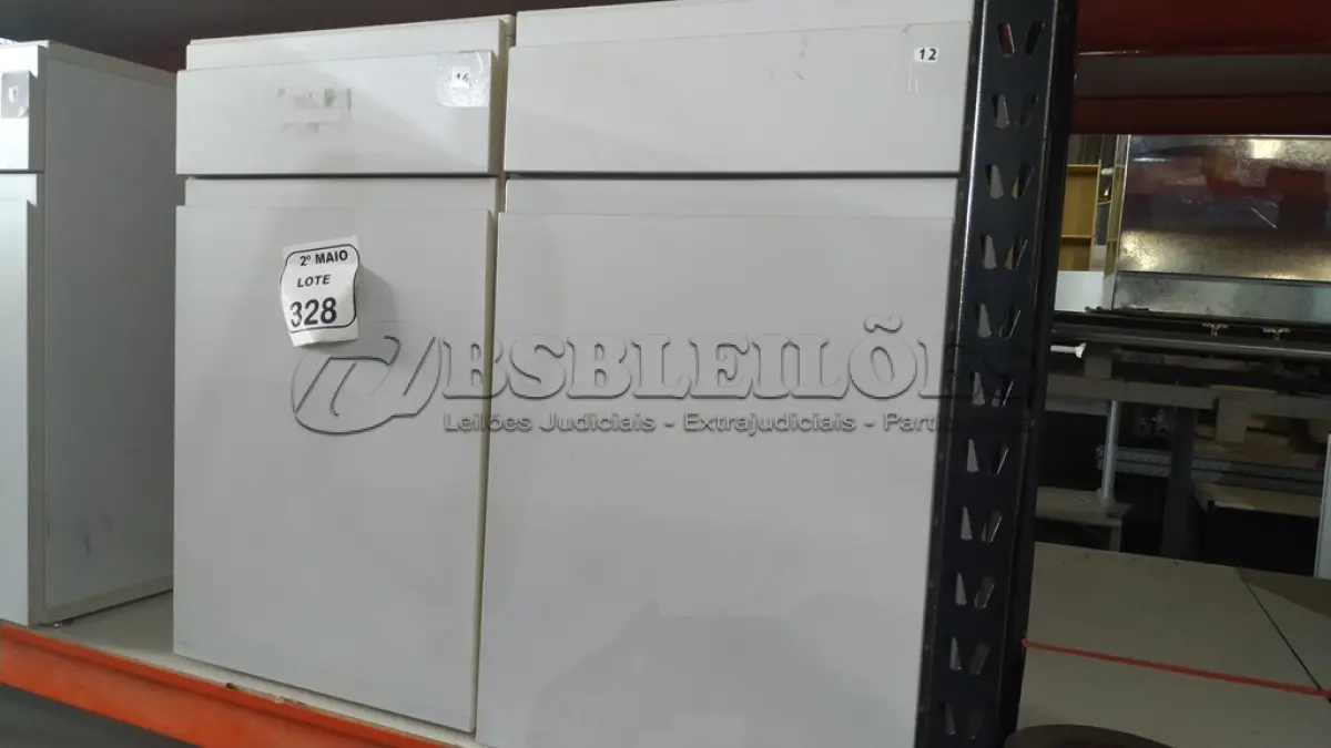 LOTE 328 - 02 ARMÁRIOS PARA CPU COM 01 PORTA E 01 GAVETA. (NO ESTADO) ATENÇÃO! FAZER A VISITAÇÃO ANTES DE ARREMATAR, NÃO SABEMOS SE FUNCIONA, LEILÃO NÃO TEM GARANTIA E NEM DEVOLUÇÃO, SUJEITO A POSSÍVEIS AVARIAS VISÍVEIS/OCULTAS E/OU AUSÊNCIA DE COMPONENTES.