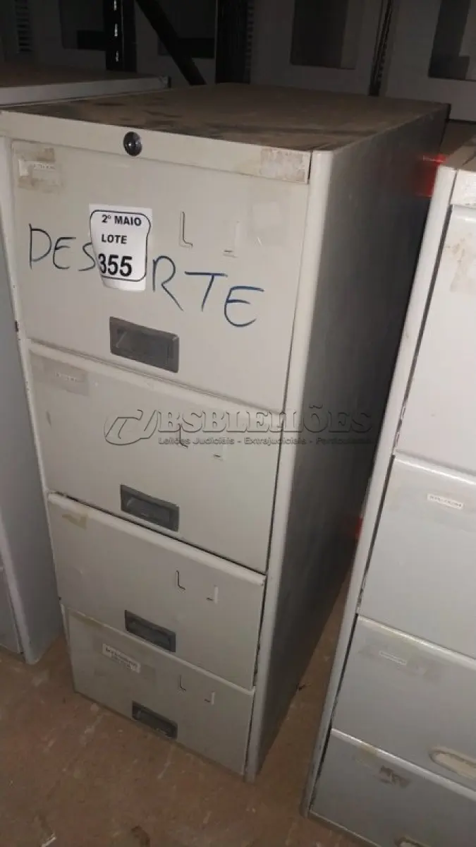 LOTE 355 - 01 ARQUIVO DE AÇO COM 04 GAVETAS. (NO ESTADO) ATENÇÃO! FAZER A VISITAÇÃO ANTES DE ARREMATAR, NÃO SABEMOS SE FUNCIONA, LEILÃO NÃO TEM GARANTIA E NEM DEVOLUÇÃO, SUJEITO A POSSÍVEIS AVARIAS VISÍVEIS/OCULTAS E/OU AUSÊNCIA DE COMPONENTES.