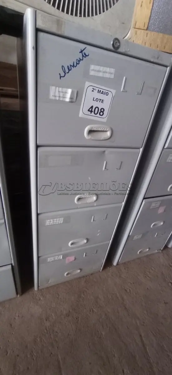 LOTE 408 - 01 ARQUIVO DE AÇO COM 04 GAVETAS. (NO ESTADO) ATENÇÃO! FAZER A VISITAÇÃO ANTES DE ARREMATAR, NÃO SABEMOS SE FUNCIONA, LEILÃO NÃO TEM GARANTIA E NEM DEVOLUÇÃO, SUJEITO A POSSÍVEIS AVARIAS VISÍVEIS/OCULTAS E/OU AUSÊNCIA DE COMPONENTES.