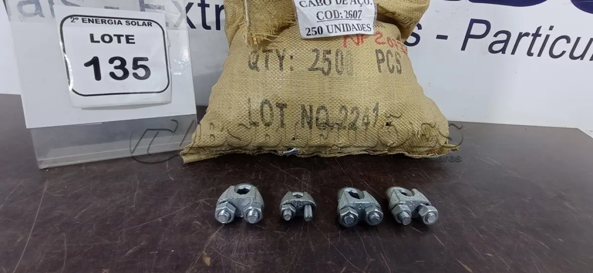 LOTE 135 - 01 LOTE COM CLIPS PARA CABO DE AÇO. (NO ESTADO) ATENÇÃO! FAZER A VISITAÇÃO ANTES DE ARREMATAR, NÃO SABEMOS SE FUNCIONA, LEILÃO NÃO TEM GARANTIA E NEM DEVOLUÇÃO, SUJEITO A POSSÍVEIS AVARIAS VISÍVEIS/OCULTAS E/OU AUSÊNCIA DE COMPONENTES.