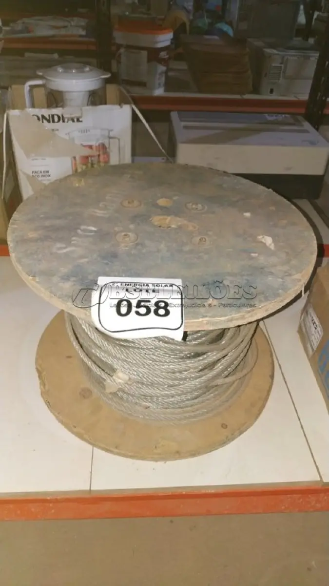 LOTE 058 - 01 CARRETEL COM CABO DE AÇO. (NO ESTADO) ATENÇÃO! FAZER A VISITAÇÃO ANTES DE ARREMATAR, NÃO SABEMOS SE FUNCIONA, LEILÃO NÃO TEM GARANTIA E NEM DEVOLUÇÃO, SUJEITO A POSSÍVEIS AVARIAS VISÍVEIS/OCULTAS E/OU 
