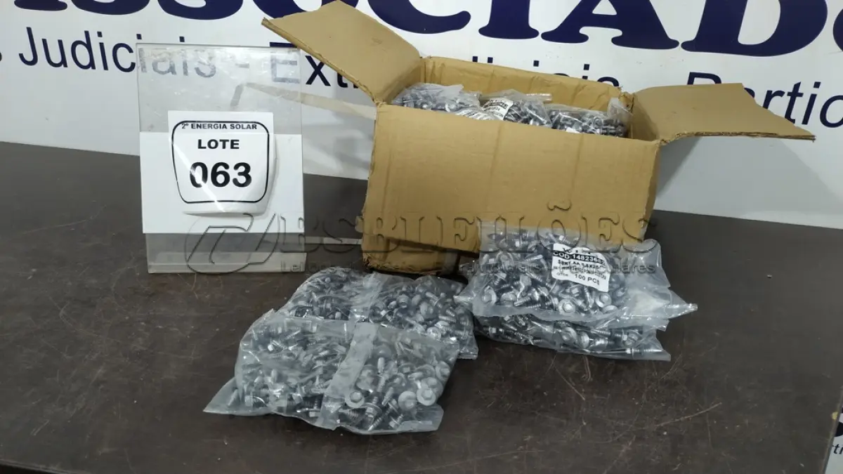 LOTE 063 - 01 CAIXA COM PARAFUSOS SEXTAVADOS AUTO BROCANTE 5.5X25. (NO ESTADO) ATENÇÃO! FAZER A VISITAÇÃO ANTES DE ARREMATAR, NÃO SABEMOS SE FUNCIONA, LEILÃO NÃO TEM GARANTIA E NEM DEVOLUÇÃO, SUJEITO A POSSÍVEIS AVARIAS VISÍVEIS/OCULTAS E/OU AUSÊNCIA DE COMPONENTES.