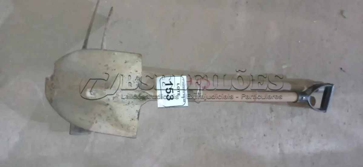 LOTE 153 - 01 CHIBANCA COM CABO, 01 ENXADÃO COM CABO E 01 PÁ COM CABO. (NO ESTADO) ATENÇÃO! FAZER A VISITAÇÃO ANTES DE ARREMATAR, NÃO SABEMOS SE FUNCIONA, LEILÃO NÃO TEM GARANTIA E NEM DEVOLUÇÃO, SUJEITO A POSSÍVEIS AVARIAS VISÍVEIS/OCULTAS E/OU AUSÊNCIA DE COMPONENTES.