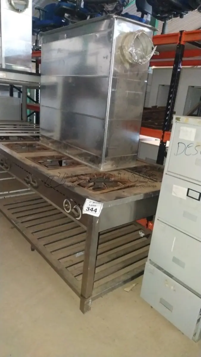 LOTE 344 - 01 FOGÃO INDUSTRIAL DE 06 BOCAS INCOMPLETO 01 DUTO ZINCADO. (NO ESTADO) ATENÇÃO! FAZER A VISITAÇÃO ANTES DE ARREMATAR, NÃO SABEMOS SE FUNCIONA, LEILÃO NÃO TEM GARANTIA E NEM DEVOLUÇÃO, SUJEITO A POSSÍVEIS AVARIAS VISÍVEIS/OCULTAS E/OU AUSÊNCIA DE COMPONENTES.