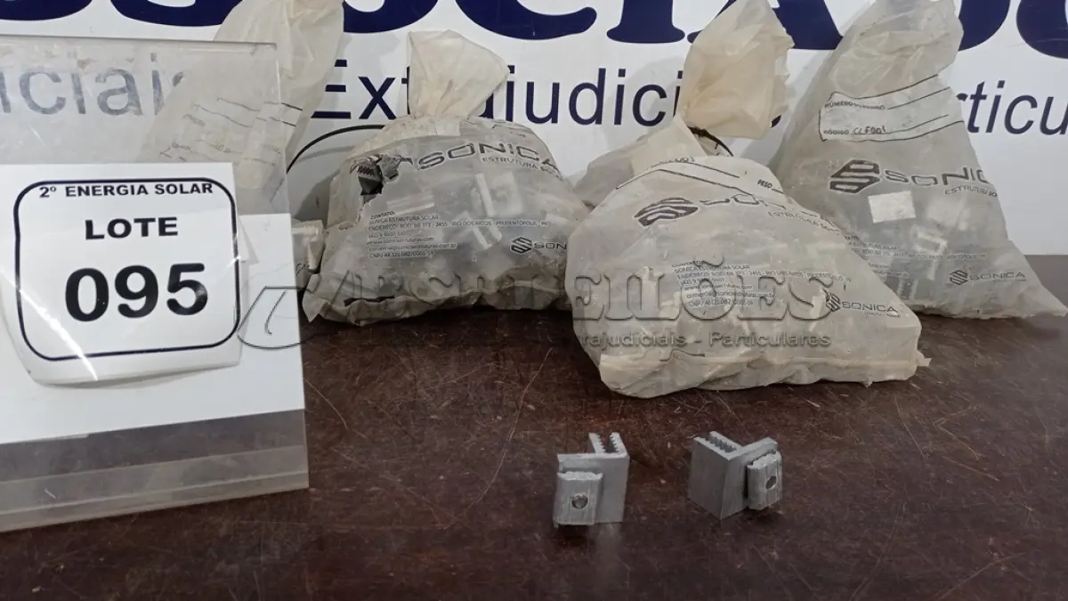 LOTE 095 - 01 SACO COM CONECTOR DE GRAMPO FINAL. (NO ESTADO) ATENÇÃO! FAZER A VISITAÇÃO ANTES DE ARREMATAR, NÃO SABEMOS SE FUNCIONA, LEILÃO NÃO TEM GARANTIA E NEM DEVOLUÇÃO, SUJEITO A POSSÍVEIS AVARIAS VISÍVEIS/OCULTAS E/OU AUSÊNCIA DE COMPONENTES.