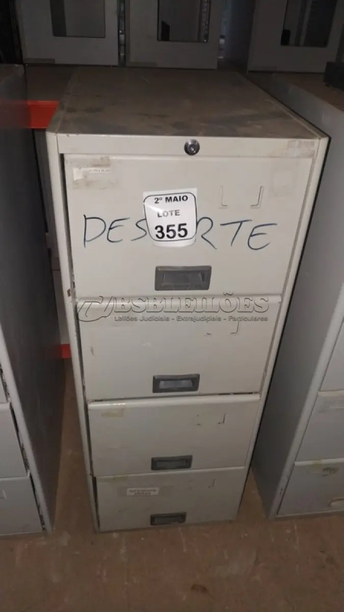 LOTE 355 - 01 ARQUIVO DE AÇO COM 04 GAVETAS. (NO ESTADO) ATENÇÃO! FAZER A VISITAÇÃO ANTES DE ARREMATAR, NÃO SABEMOS SE FUNCIONA, LEILÃO NÃO TEM GARANTIA E NEM DEVOLUÇÃO, SUJEITO A POSSÍVEIS AVARIAS VISÍVEIS/OCULTAS E/OU AUSÊNCIA DE COMPONENTES.
