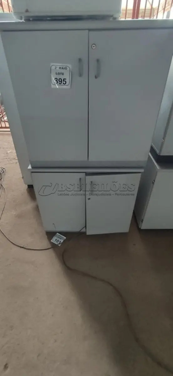 LOTE 395 - 02 ARMÁRIOS BAIXOS EM MADEIRA COM 02 PORTAS. (NO ESTADO) ATENÇÃO! FAZER A VISITAÇÃO ANTES DE ARREMATAR, NÃO SABEMOS SE FUNCIONA, LEILÃO NÃO TEM GARANTIA E NEM DEVOLUÇÃO, SUJEITO A POSSÍVEIS AVARIAS VISÍVEIS/OCULTAS E/OU AUSÊNCIA DE COMPONENTES.