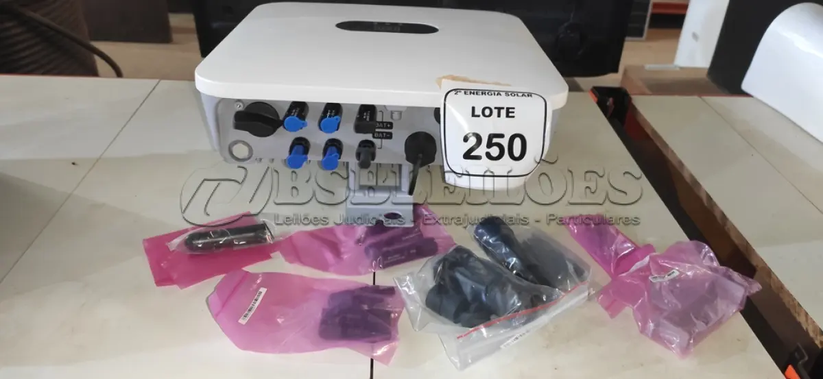 LOTE 250 - 01 INVERSOR SOLAR INVERT SIW300H M020. (NO ESTADO) ATENÇÃO! FAZER A VISITAÇÃO ANTES DE ARREMATAR, NÃO SABEMOS SE FUNCIONA, LEILÃO NÃO TEM GARANTIA E NEM DEVOLUÇÃO, SUJEITO A POSSÍVEIS AVARIAS VISÍVEIS/OCULTAS