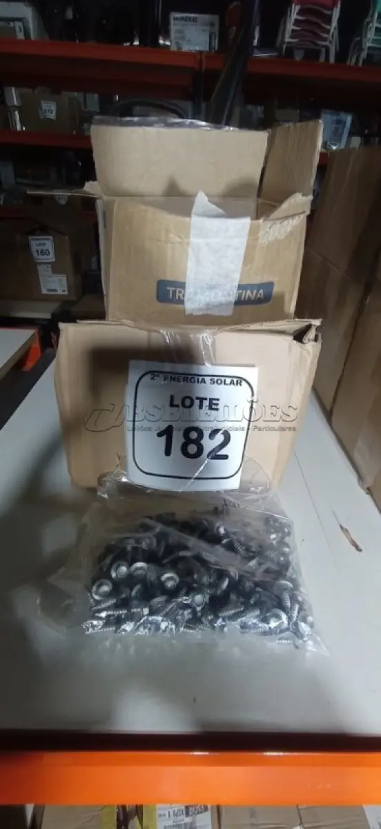 LOTE 182 - 01 CAIXA COM PARAFUSOS SEXTAVADOS AUTO BROCANTE 5.5X25. (NO ESTADO) ATENÇÃO! FAZER A VISITAÇÃO ANTES DE ARREMATAR, NÃO SABEMOS SE FUNCIONA, LEILÃO NÃO TEM GARANTIA E NEM DEVOLUÇÃO, SUJEITO A POSSÍVEIS AVARIAS VISÍVEIS/OCULTAS E/OU AUSÊNCIA DE COMPONENTES.