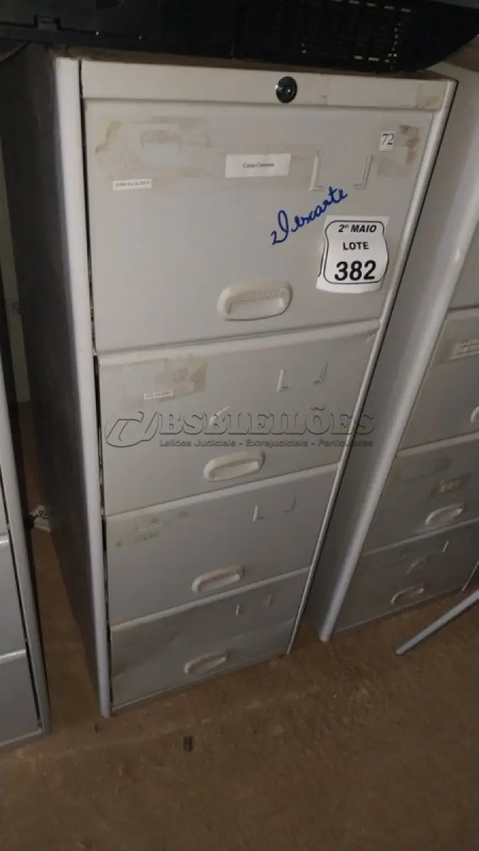 LOTE 382 - 01 ARQUIVO DE AÇO COM 04 GAVETAS. (NO ESTADO) ATENÇÃO! FAZER A VISITAÇÃO ANTES DE ARREMATAR, NÃO SABEMOS SE FUNCIONA, LEILÃO NÃO TEM GARANTIA E NEM DEVOLUÇÃO, SUJEITO A POSSÍVEIS AVARIAS VISÍVEIS/OCULTAS E/OU AUSÊNCIA DE COMPONENTES.