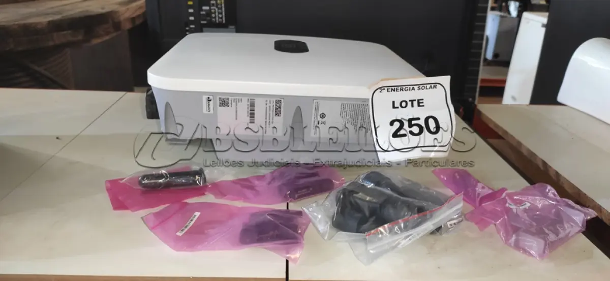 LOTE 250 - 01 INVERSOR SOLAR INVERT SIW300H M020. (NO ESTADO) ATENÇÃO! FAZER A VISITAÇÃO ANTES DE ARREMATAR, NÃO SABEMOS SE FUNCIONA, LEILÃO NÃO TEM GARANTIA E NEM DEVOLUÇÃO, SUJEITO A POSSÍVEIS AVARIAS VISÍVEIS/OCULTAS