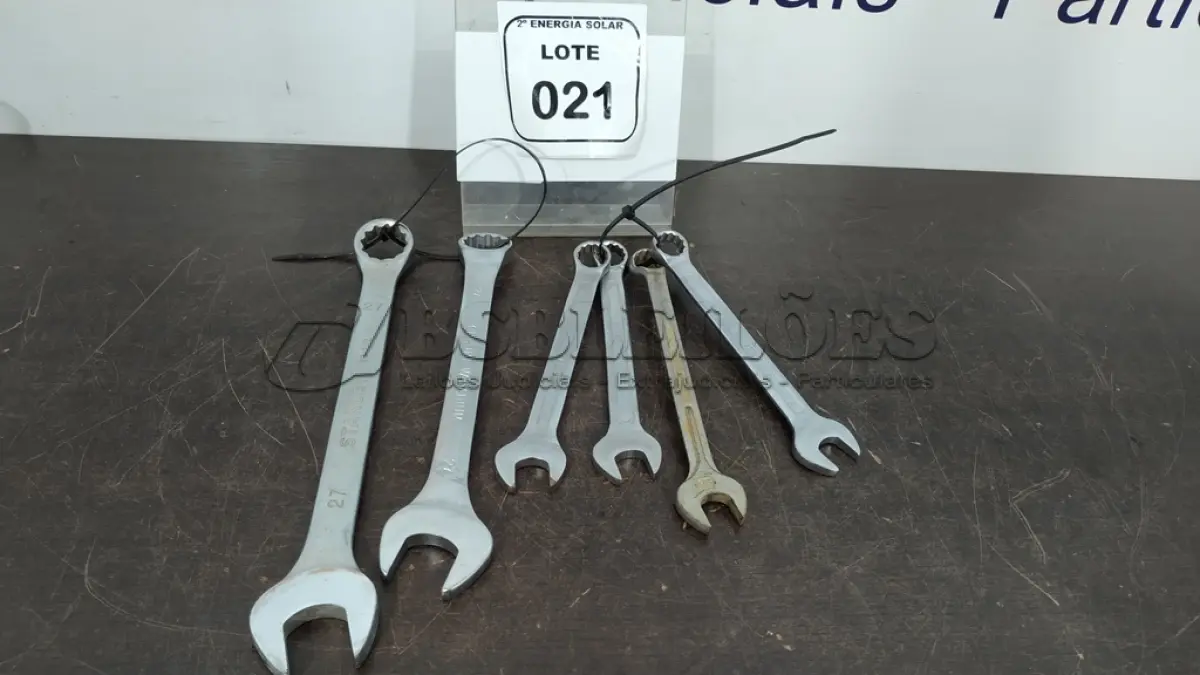 LOTE 021 - 02 CHAVES COMBINADAS N* 27 E 04 CHAVES COMBINADA N* 18. (NO ESTADO) ATENÇÃO! FAZER A VISITAÇÃO ANTES DE ARREMATAR, NÃO SABEMOS SE FUNCIONA, LEILÃO NÃO TEM GARANTIA E NEM DEVOLUÇÃO, SUJEITO A POSSÍVEIS AVARIAS VISÍVEIS/OCULTAS E/OU AUSÊNCIA DE COMPONENTES.