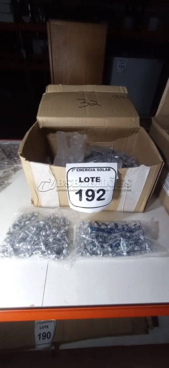 LOTE 192 - 01 CAIXA COM PARAFUSOS SEXTAVADOS AUTO BROCANTE 5.5X25. (NO ESTADO) ATENÇÃO! FAZER A VISITAÇÃO ANTES DE ARREMATAR, NÃO SABEMOS SE FUNCIONA, LEILÃO NÃO TEM GARANTIA E NEM DEVOLUÇÃO, SUJEITO A POSSÍVEIS AVARIAS VISÍVEIS/OCULTAS E/OU AUSÊNCIA DE COMPONENTES.
