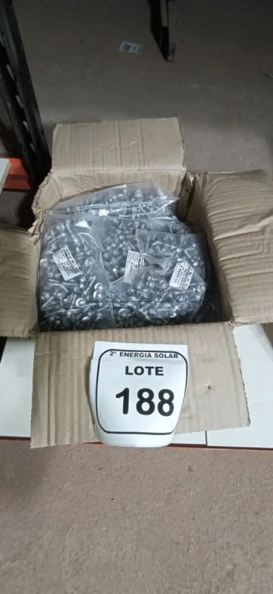 LOTE 188 - 01 CAIXA COM PARAFUSOS SEXTAVADOS AUTO BROCANTE 5.5X25. (NO ESTADO) ATENÇÃO! FAZER A VISITAÇÃO ANTES DE ARREMATAR, NÃO SABEMOS SE FUNCIONA, LEILÃO NÃO TEM GARANTIA E NEM DEVOLUÇÃO, SUJEITO A POSSÍVEIS AVARIAS VISÍVEIS/OCULTAS E/OU AUSÊNCIA DE COMPONENTES.