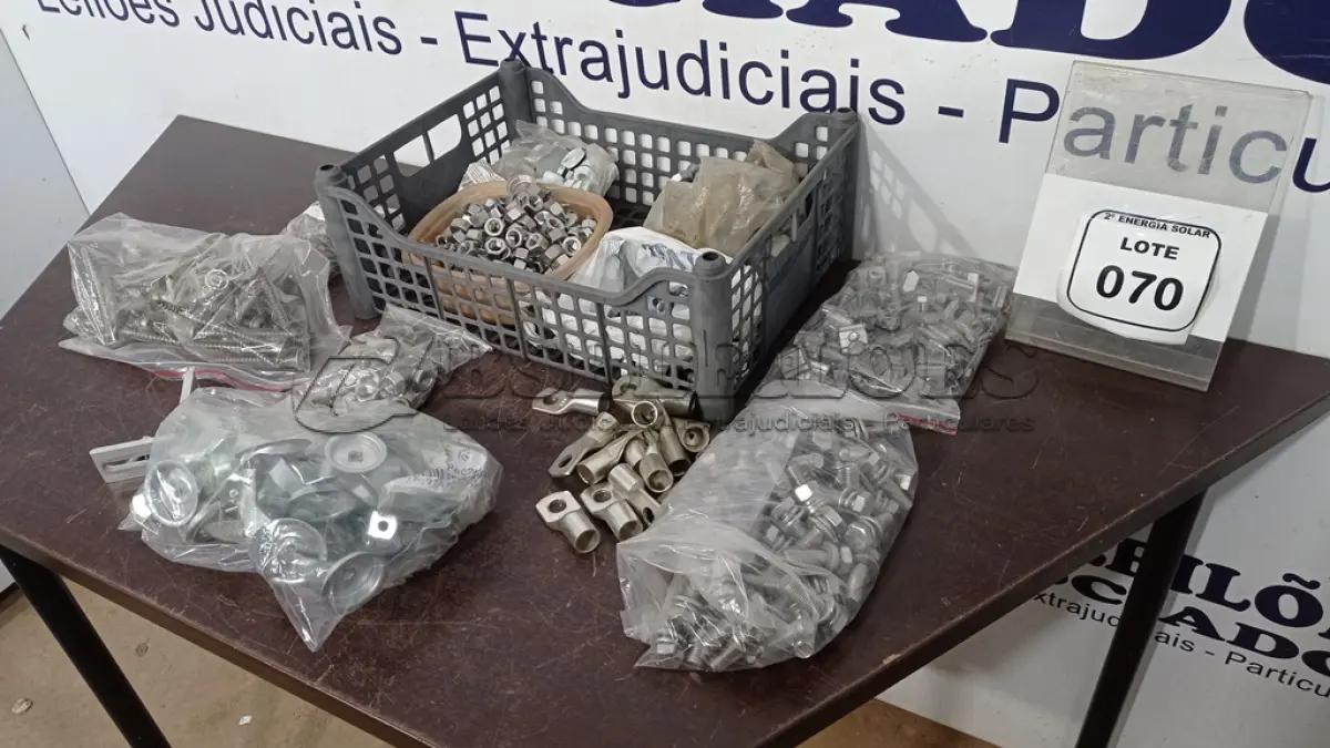 LOTE 070 - 01 LOTE COM PARAFUSOS, PORCAS E TERMINAIS DIVERSOS. (NO ESTADO) ATENÇÃO! FAZER A VISITAÇÃO ANTES DE ARREMATAR, NÃO SABEMOS SE FUNCIONA, LEILÃO NÃO TEM GARANTIA E NEM DEVOLUÇÃO, SUJEITO A POSSÍVEIS AVARIAS VISÍVEIS/OCULTAS E/OU AUSÊNCIA DE COMPONENTES.