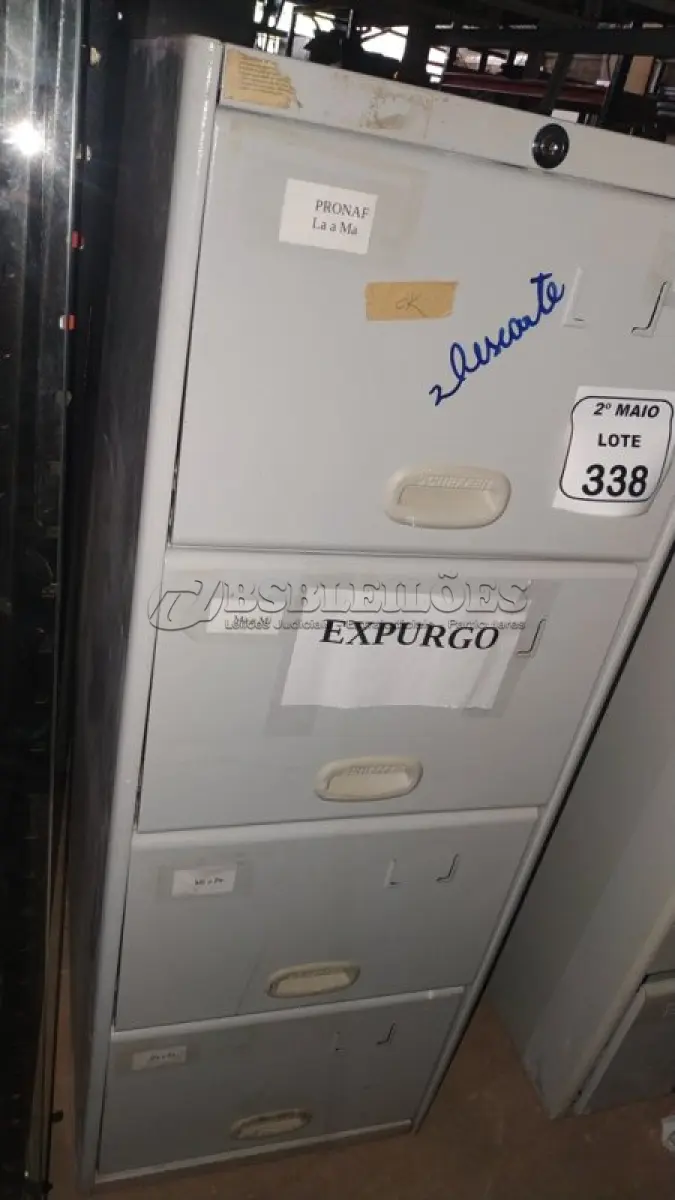 LOTE 338 - 01 ARQUIVO DE AÇO COM 04 GAVETAS. (NO ESTADO) ATENÇÃO! FAZER A VISITAÇÃO ANTES DE ARREMATAR, NÃO SABEMOS SE FUNCIONA, LEILÃO NÃO TEM GARANTIA E NEM DEVOLUÇÃO, SUJEITO A POSSÍVEIS AVARIAS VISÍVEIS/OCULTAS E/OU AUSÊNCIA DE COMPONENTES.