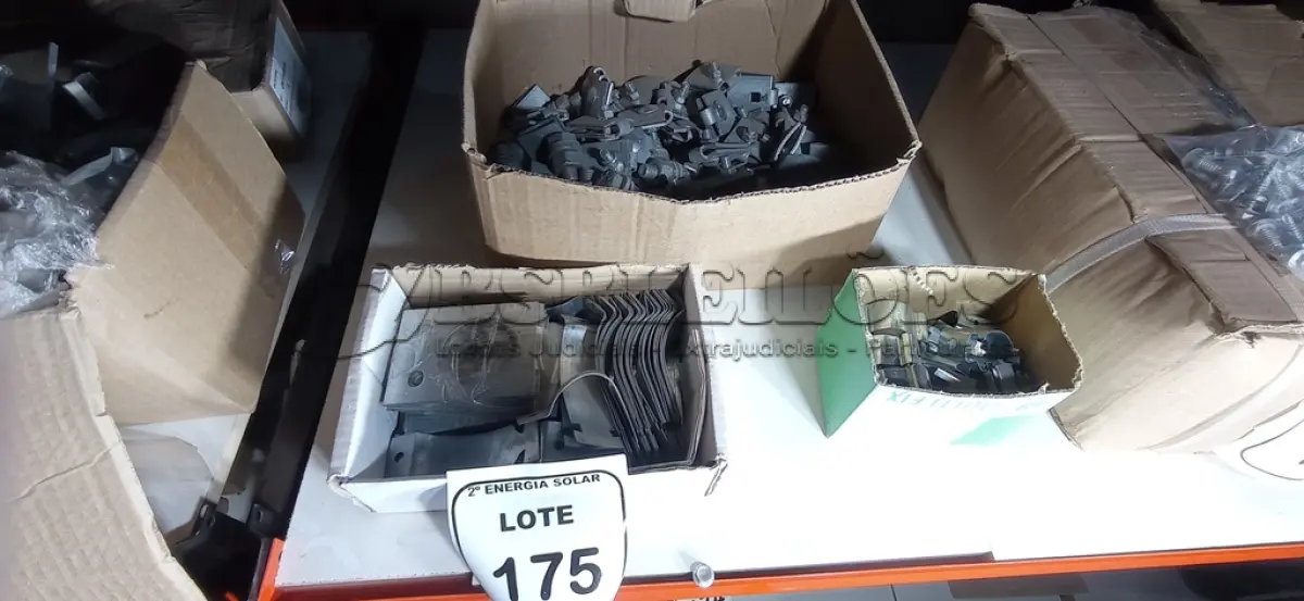 LOTE 175 - 01 LOTE COM GRAMPOS DE FIXAÇÃO. (NO ESTADO) ATENÇÃO! FAZER A VISITAÇÃO ANTES DE ARREMATAR, NÃO SABEMOS SE FUNCIONA, LEILÃO NÃO TEM GARANTIA E NEM DEVOLUÇÃO, SUJEITO A POSSÍVEIS AVARIAS VISÍVEIS/OCULTAS E/OU AUSÊNCIA DE COMPONENTES.