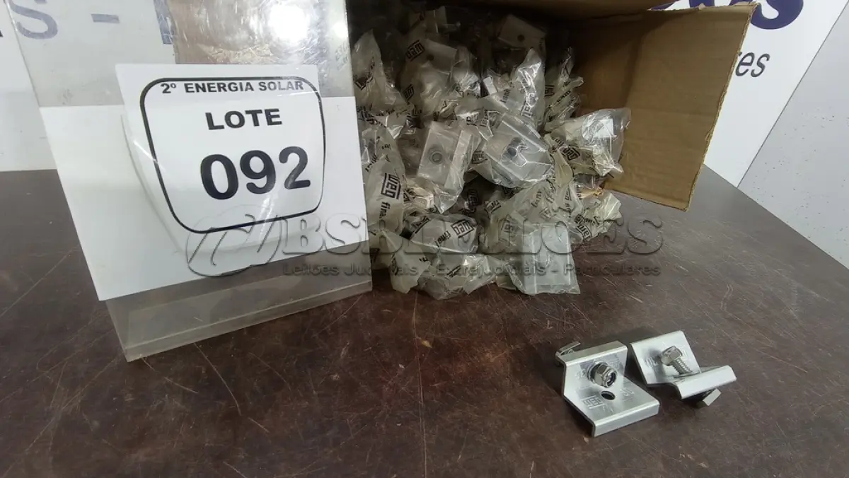 LOTE 092 - 01 LOTE COM GRAMPO FINAL 30-35MM. (NO ESTADO) ATENÇÃO! FAZER A VISITAÇÃO ANTES DE ARREMATAR, NÃO SABEMOS SE FUNCIONA, LEILÃO NÃO TEM GARANTIA E NEM DEVOLUÇÃO, SUJEITO A POSSÍVEIS AVARIAS VISÍVEIS/OCULTAS E/OU AUSÊNCIA DE COMPONENTES.