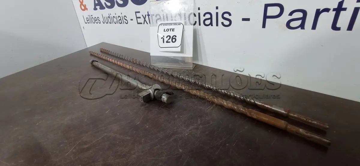 LOTE 126 - 02 BROCAS PARA MARTELETE E 01 CHAVE PARA CACHIMBO. (NO ESTADO) ATENÇÃO! FAZER A VISITAÇÃO ANTES DE ARREMATAR, NÃO SABEMOS SE FUNCIONA, LEILÃO NÃO TEM GARANTIA E NEM DEVOLUÇÃO, SUJEITO A POSSÍVEIS AVARIAS VISÍVEIS/OCULTAS E/OU AUSÊNCIA DE COMPONENTES.